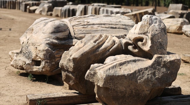 Antik Çağ'ın Mitolojik Dev Tanrı Heykelleri Orijinal Görüntüsüne Kavuşuyor