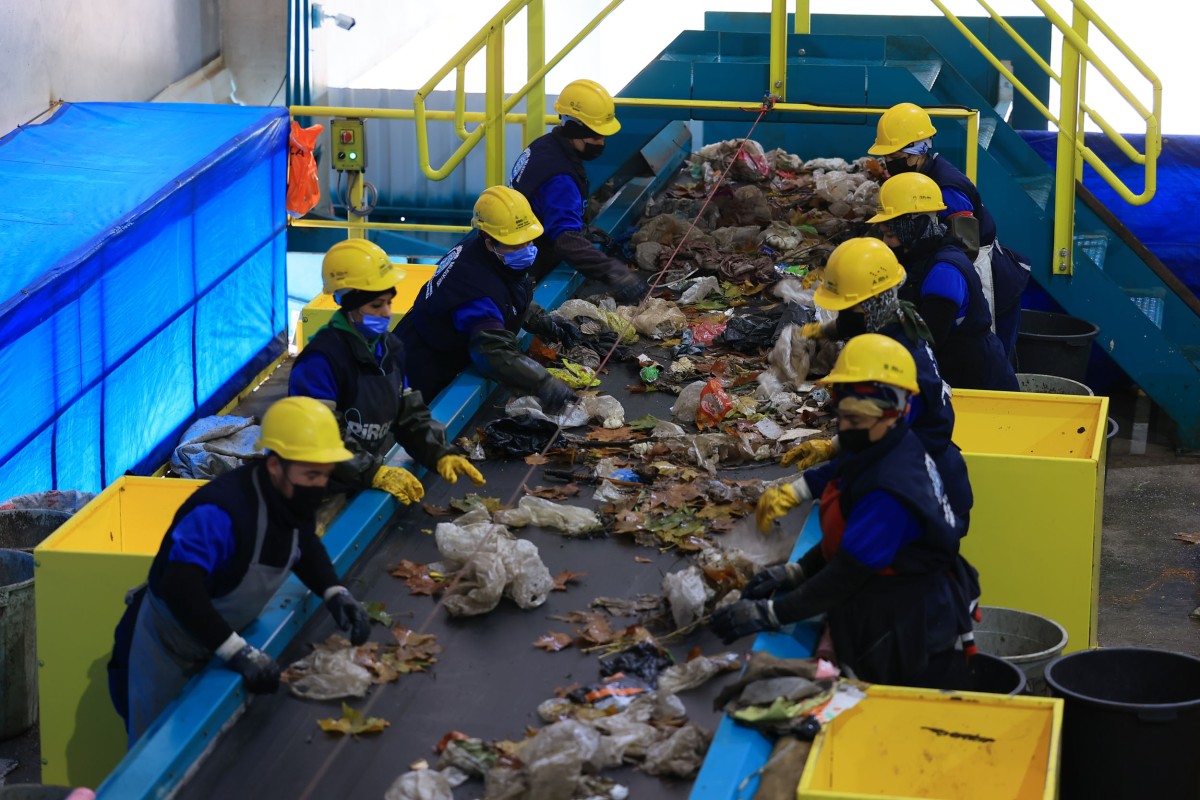 Büyükşehir tesisinde günde 180 ton evsel atık ayrıştırılıyor