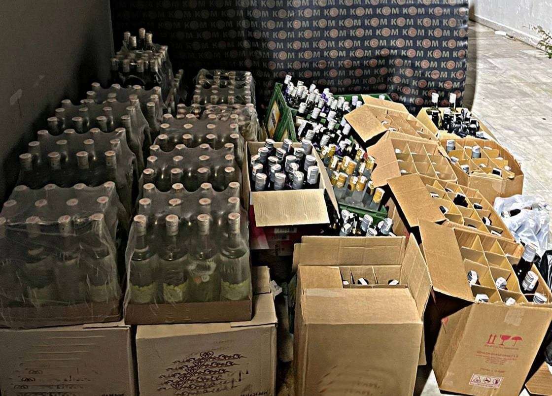 Yılbaşı öncesi 700 şişe kaçak içki ele geçirildi