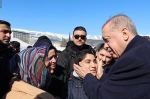 Cumhurbaşkanı Erdoğan, Kahramanmaraş’ta deprem bölgesinde incelemelerde bulundu