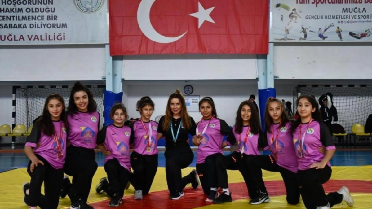 Muğla'da Güreşçi Kızlar Şampiyonaya Damga Vurdu