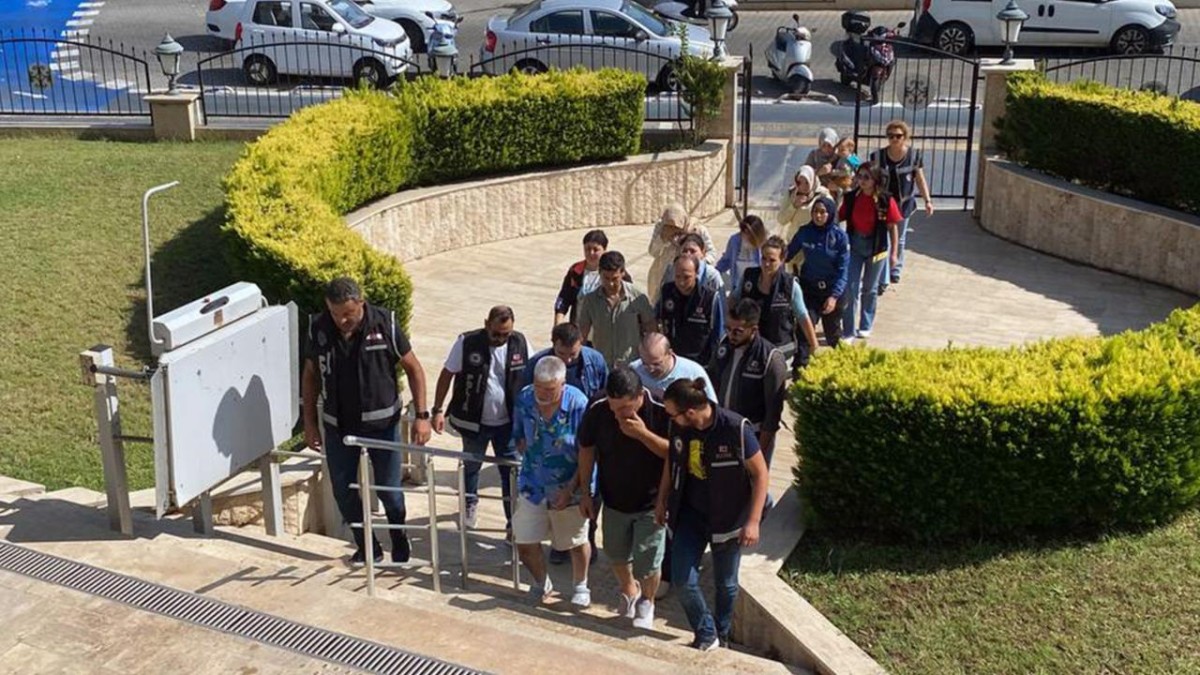 Marmaris'te FETÖ üyesi olduğu öne sürülen 9 kişi tutuklandı