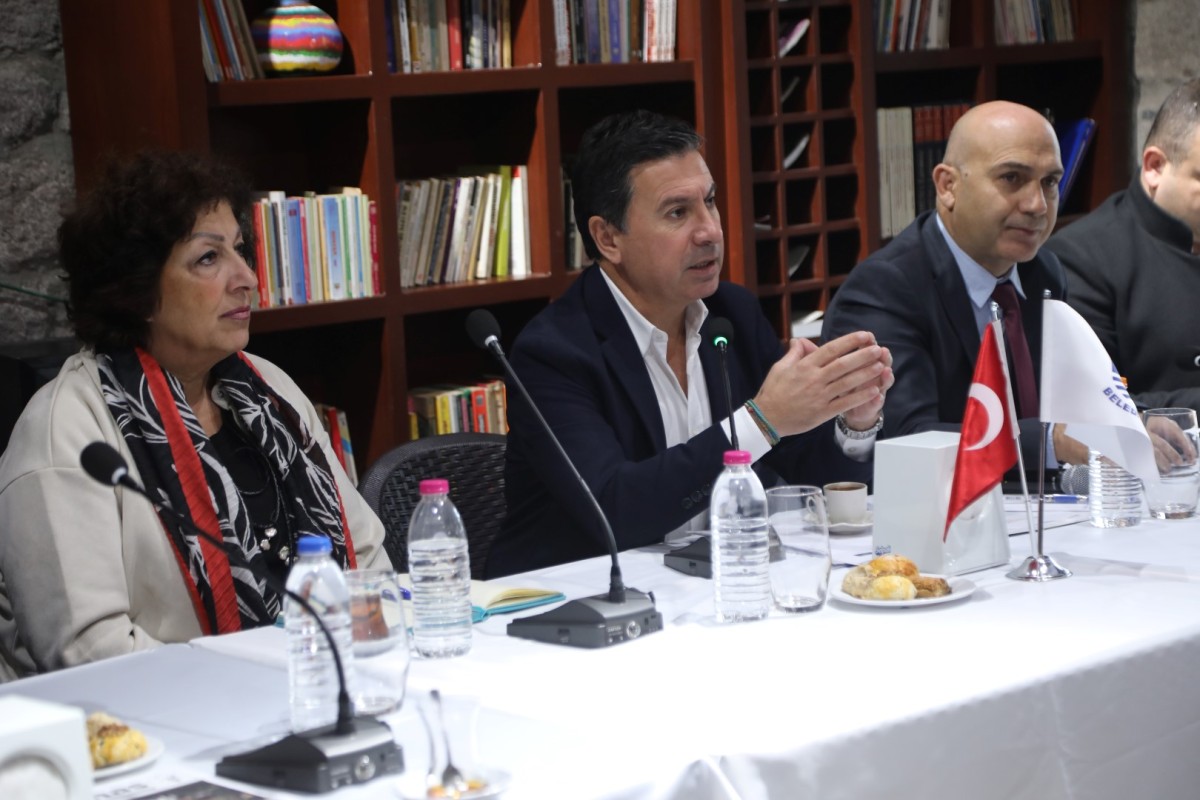 Bodrum Belediye Başkanı Ahmet Aras, Site yöneticileriyle ile bir araya geldi. 