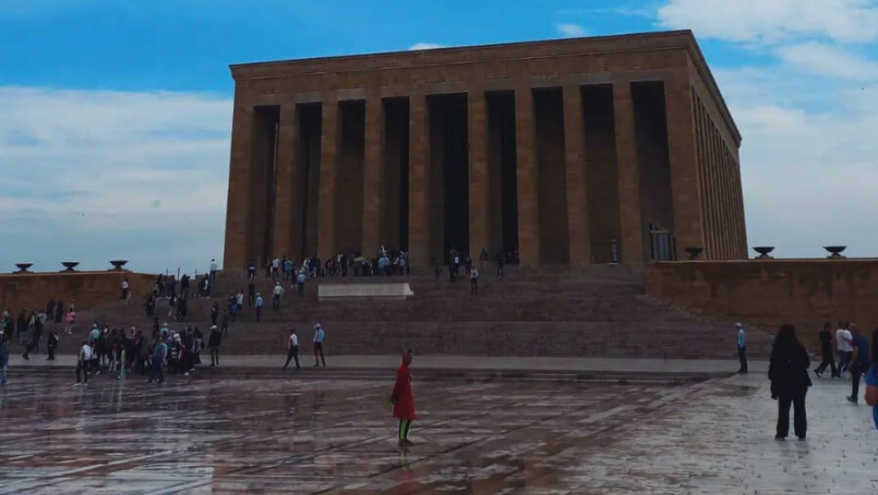Bayram'da Anıtkabir Ziyaretçi Akınına Uğradı 