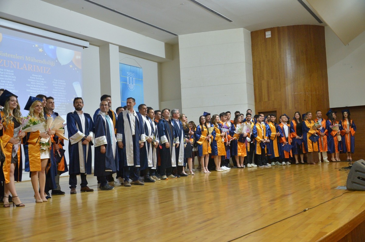Teknoloji Fakültesi Mezunlarını Uğurladı