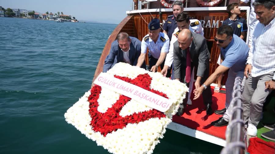 Milas’ta Kabotaj Bayramı Kapsamında Deniz Şehitleri İçin Denize Çelenk Bırakıldı