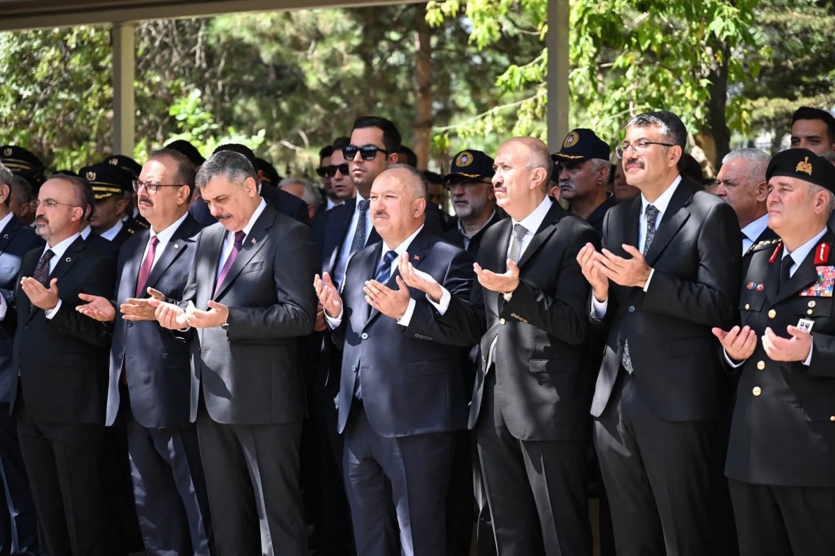 İçişleri Bakanı Mustafa Çiftçi ve Emniyet Genel Müdürü Ali Fidan, 15 Temmuz Şehitlerini Andı
