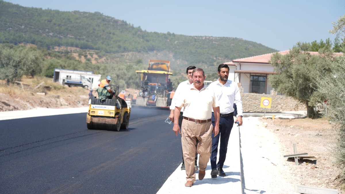 MİLAS BELEDİYESİ’NDEN ULAŞIMDA BÜYÜK HAMLE: SICAK ASFALT ÇALIŞMALARI HIZ KAZANDI