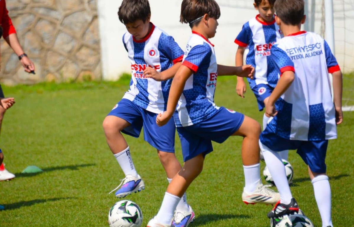 Fethiyespor Yaz Futbol Kursu Yeni Programıyla Devam Ediyor