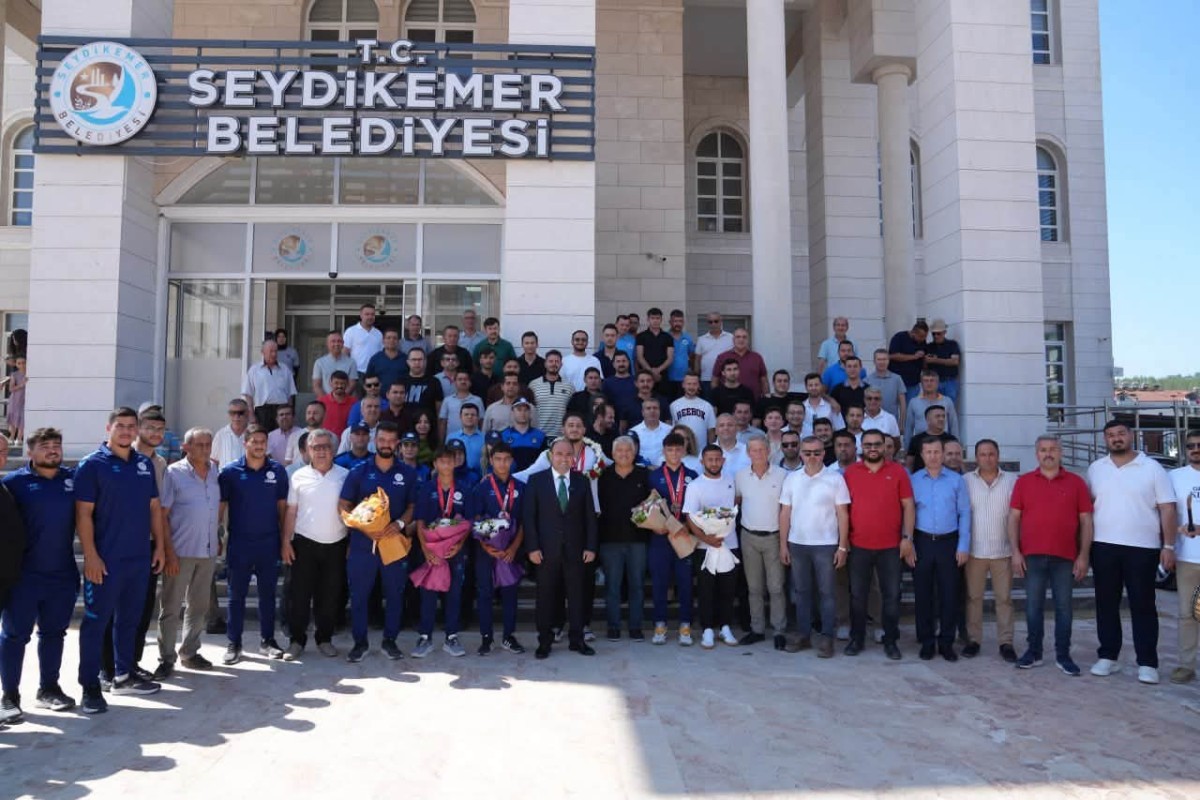 Seydikemer'de Kırkpınar Madalyalı Pehlivanlara Coşkulu Karşılama